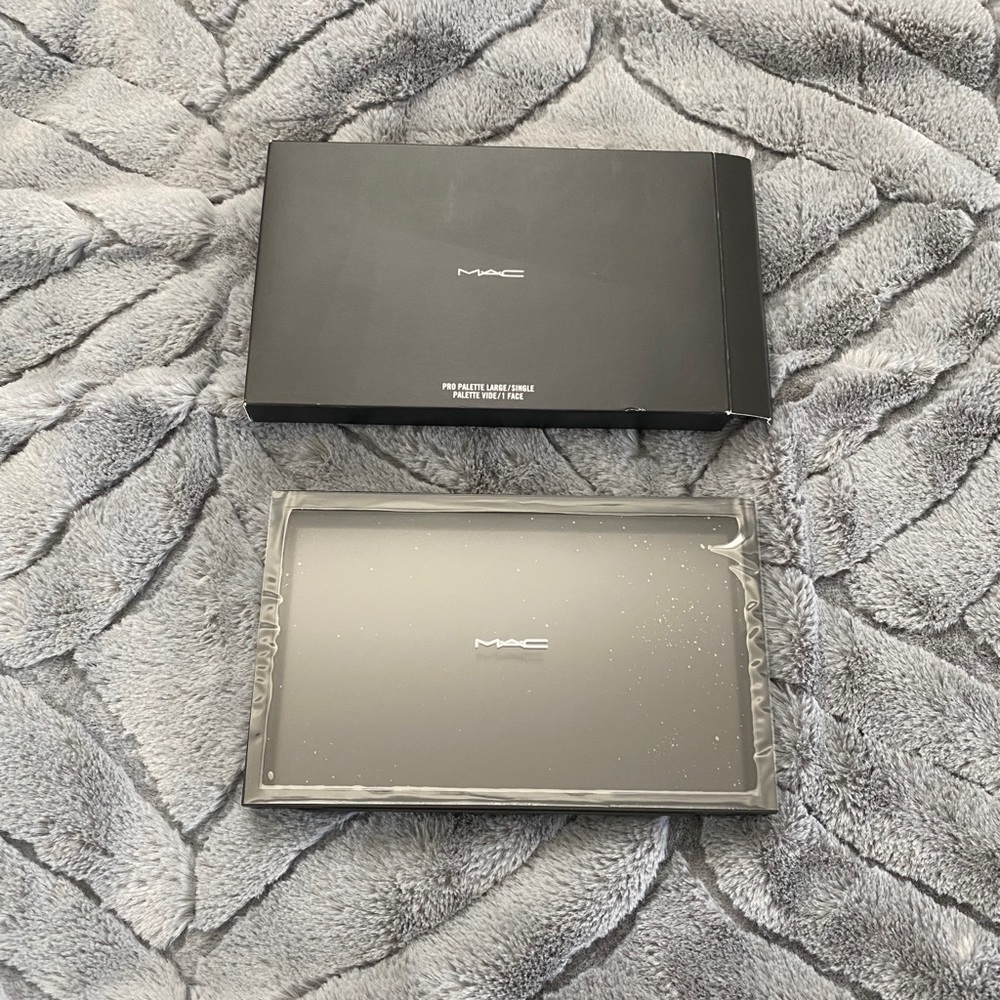 BUNDLED new MAC PRO palette large eyeshadow insert